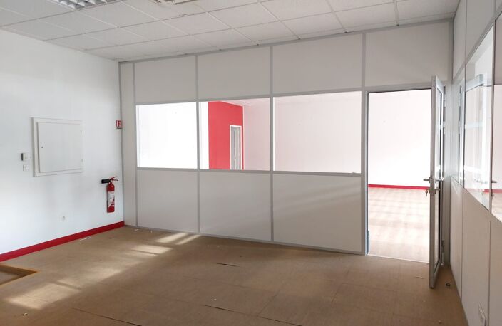 Location commerce  123 m² à Le Péage-de-Roussillon (38550) — photo 3