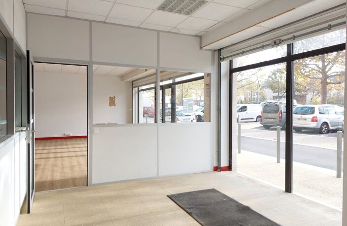 Location commerce  123 m² à Le Péage-de-Roussillon (38550) — photo 4