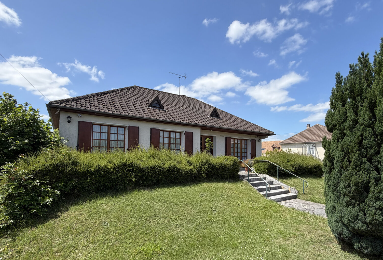 Maison de plain-pied 3 chambres avec sous-sol total et terra — photo 1