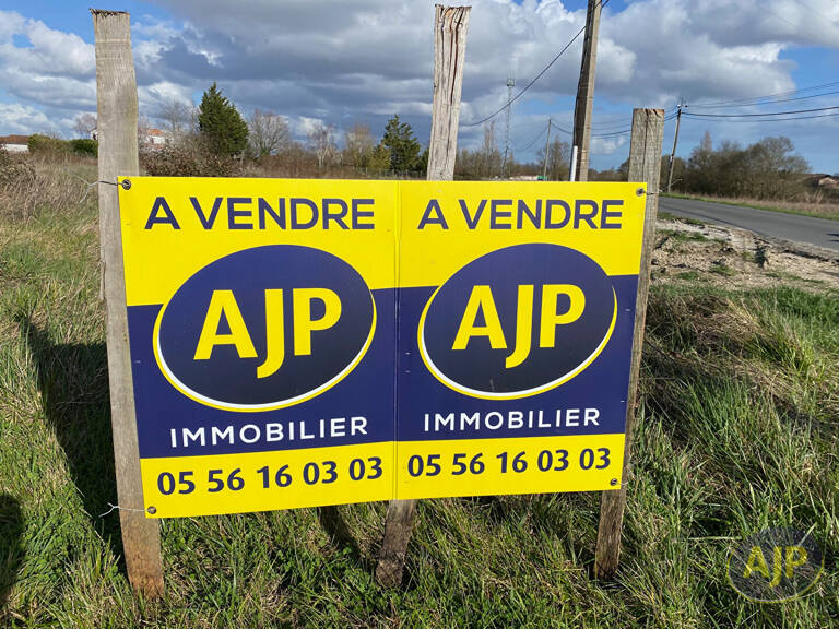 TERRRAIN  A VENDRE  A ST PAUL DE BLAYE — photo 1