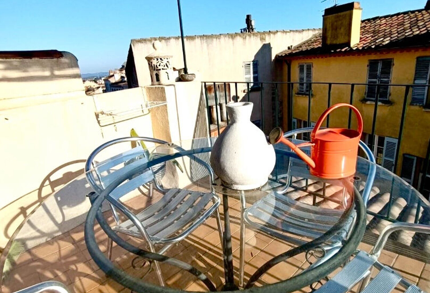 Appartement T2 plein de charme  avec terrasse au coeur de Hyères — photo 1