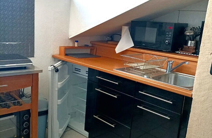 Appartement T2 plein de charme  avec terrasse au coeur de Hyères — photo 5