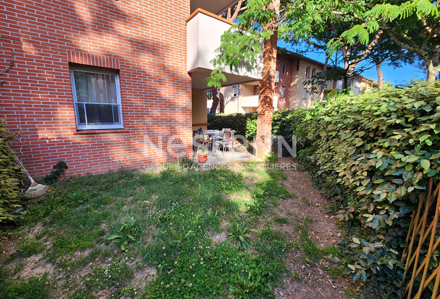 Toulouse A vendre T2  en rez-de-jardin 39.28m² - parking - jardin -piscine — photo 1