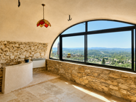 Maison en pierre avec terrasse panoramique au coeur d'un village médiéval. — photo 4