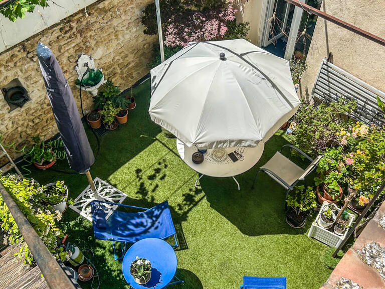 Spécial investissement : Charmante maison de village avec terrasses et deux appartements loués meublés — photo 1