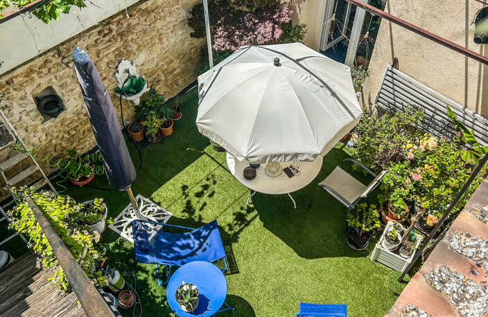Spécial investissement : Charmante maison de village avec terrasses et deux appartements loués meublés — photo 2