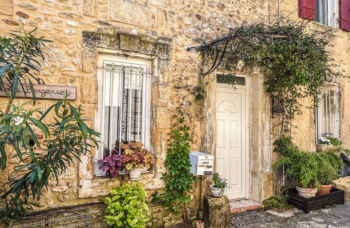 Spécial investissement : Charmante maison de village avec terrasses et deux appartements loués meublés — photo 4
