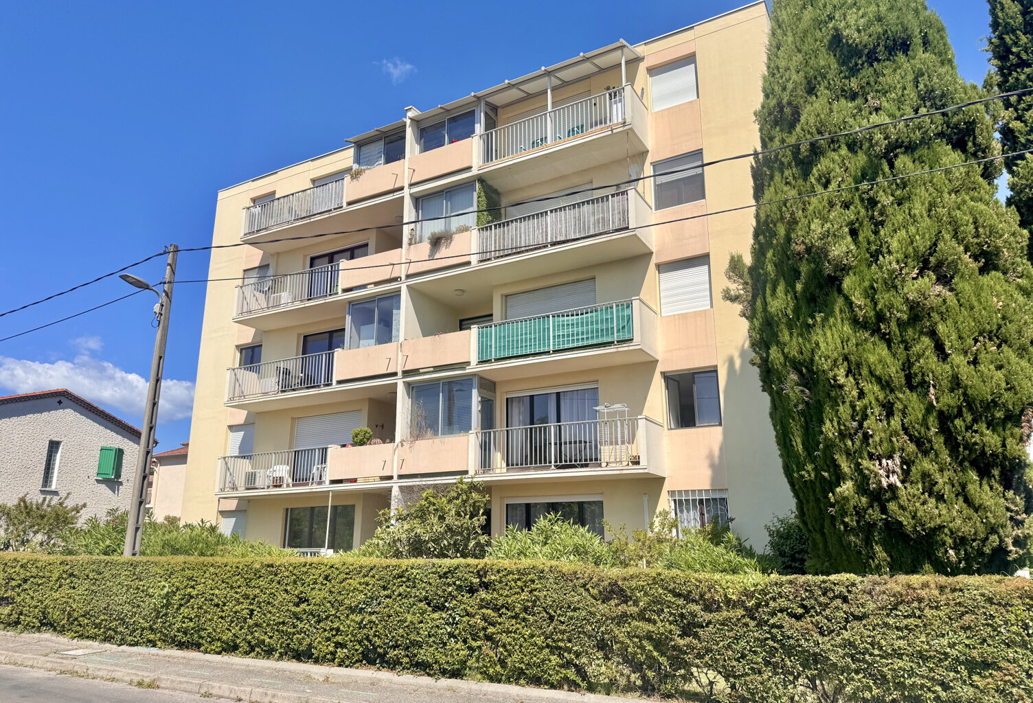 Alès - Résidence 'Les Romarins' Appartement T3 avec terrasse, garage et cave — photo 1