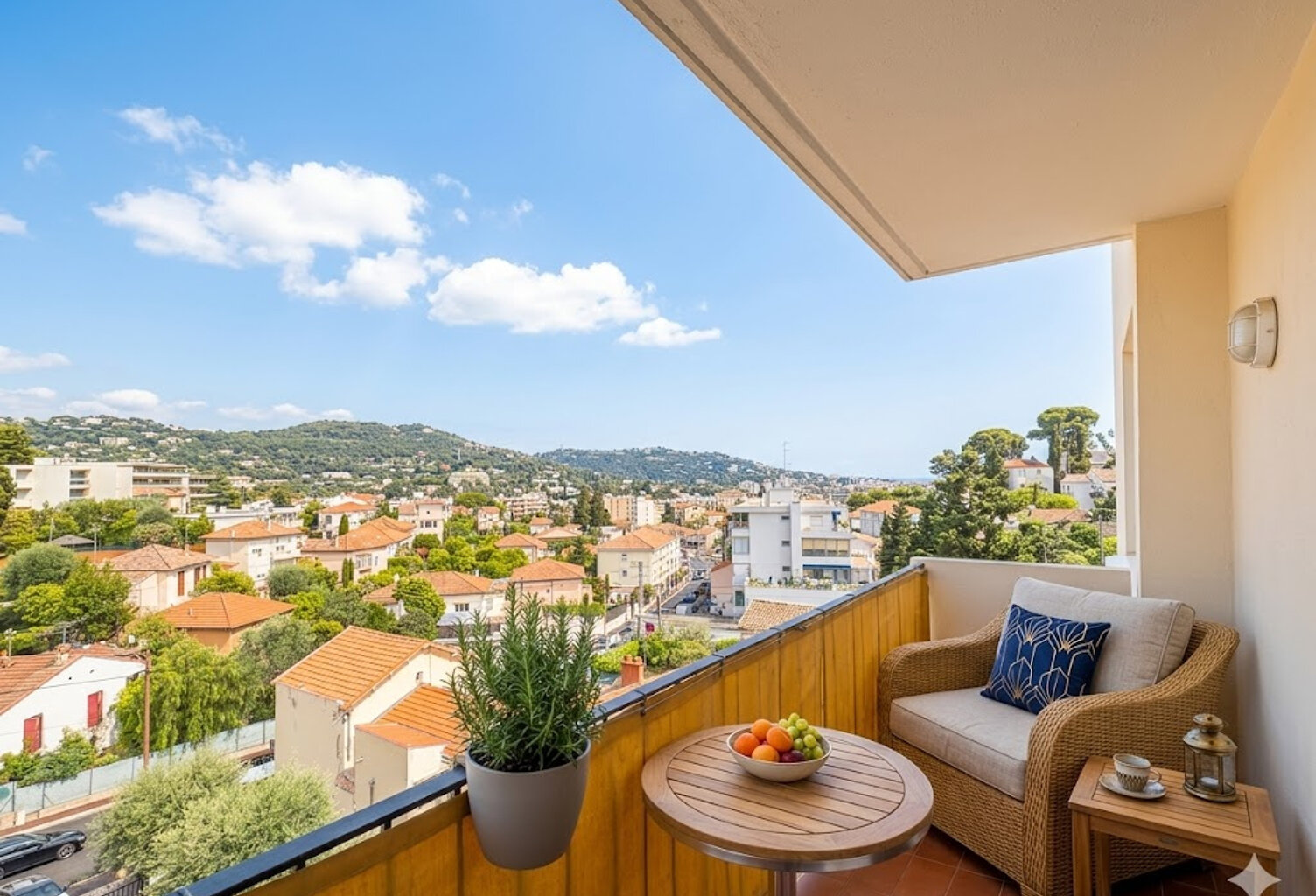 LE CANNET - AGREABLE APPARTEMENT 3 PIECES AVEC CAVE ET PARKING — photo 1