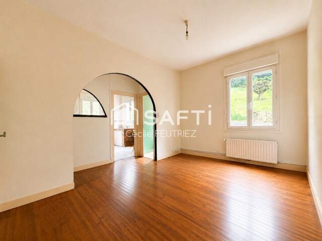 Appartement avec stationnement et cave — photo du bien