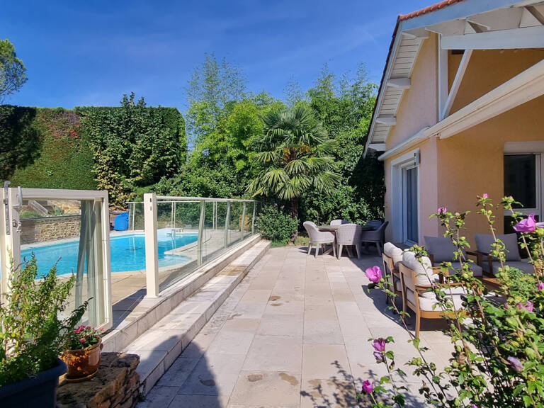 A VENDRE EN CO-EXCLUSIVITE Saint-germain-Nuelles maison fami — photo 1
