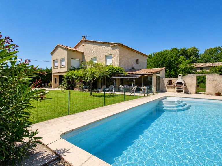 PERNES LES FONTAINES VILLA SH 227M2 SUR UN TERRAIN AVEC PISCINE DE 1205M2 — photo 1
