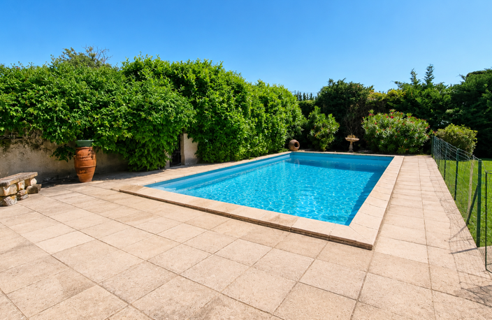 PERNES LES FONTAINES VILLA SH 227M2 SUR UN TERRAIN AVEC PISCINE DE 1205M2 — photo 2