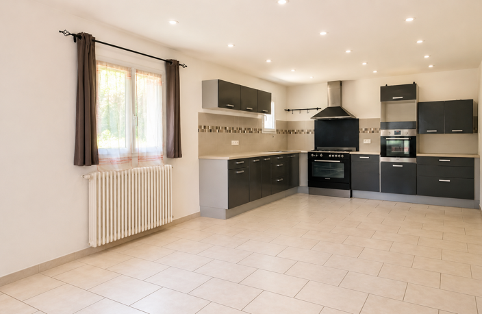PERNES LES FONTAINES VILLA SH 227M2 SUR UN TERRAIN AVEC PISCINE DE 1205M2 — photo 4