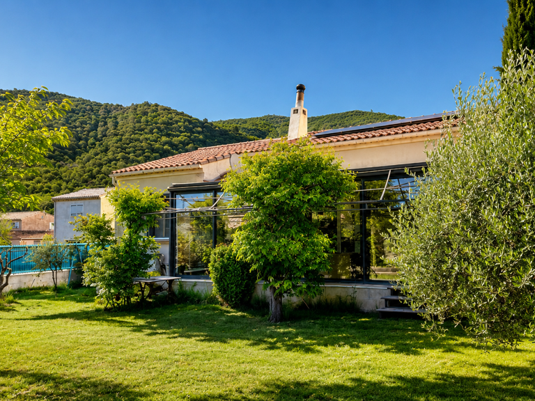 Maison de plain-pied 147 m2 avec vérandas et terrain de 1004 m2 — photo 1