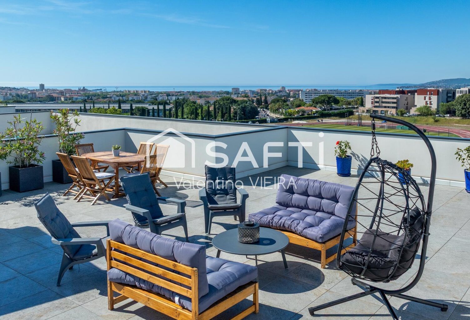Vue dégagée jusqu'à la mer, toit-terrasse spectaculaire de 97 M2 — photo 1