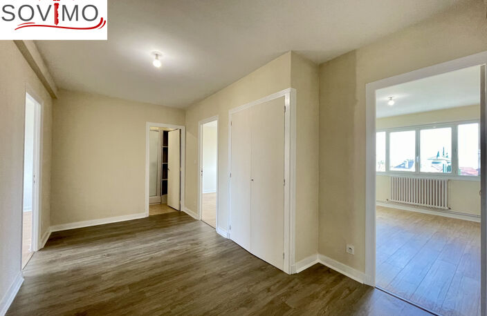 APPARTEMENT T4 EN CENTRE VILLE, 3ME ÉTAGE, BORD DE ROUTE — photo 3