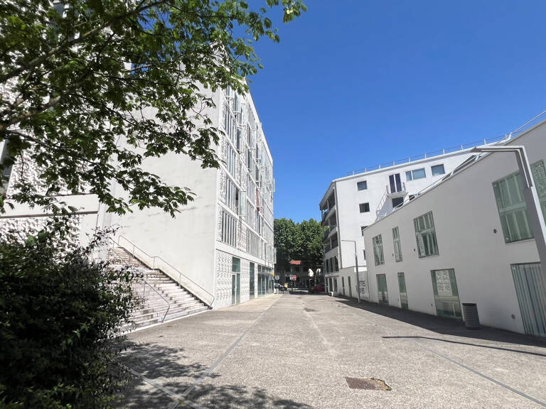 BEGLES APPARTEMENT TYPE 3 AVEC BALCON ET PARKING SECURISE — photo 1