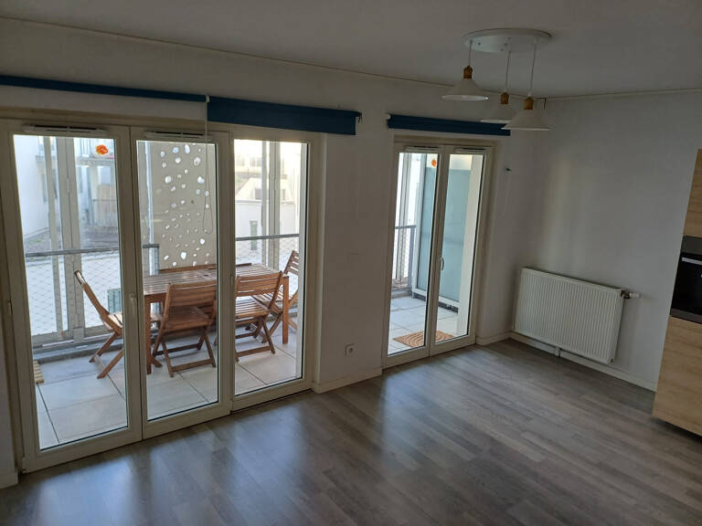 BEGLES APPARTEMENT TYPE 3 AVEC BALCON ET PARKING SECURISE — photo 1