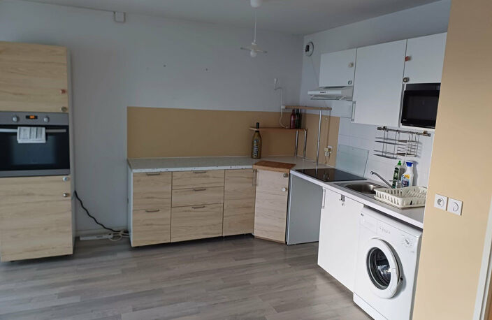 BEGLES APPARTEMENT TYPE 3 AVEC BALCON ET PARKING SECURISE — photo 2