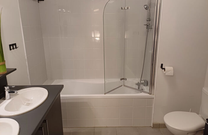 BEGLES APPARTEMENT TYPE 3 AVEC BALCON ET PARKING SECURISE — photo 3