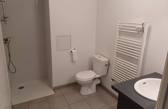 BEGLES APPARTEMENT TYPE 3 AVEC BALCON ET PARKING SECURISE — photo 4