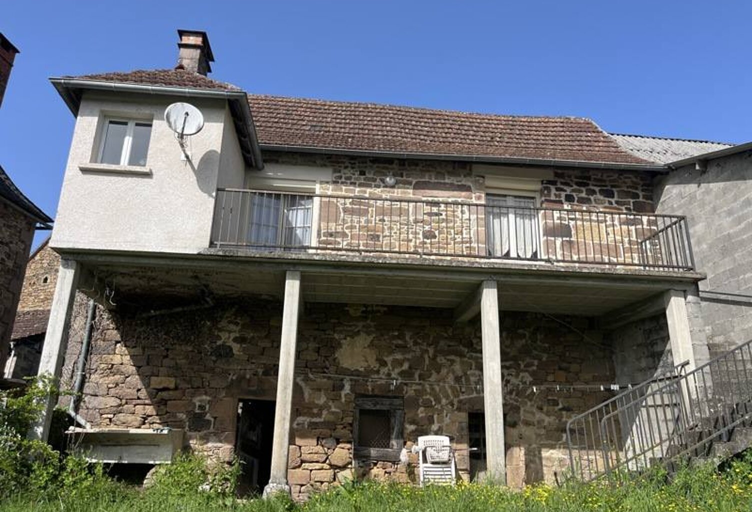 Maison en pierre de 3 pièces principales — photo 1