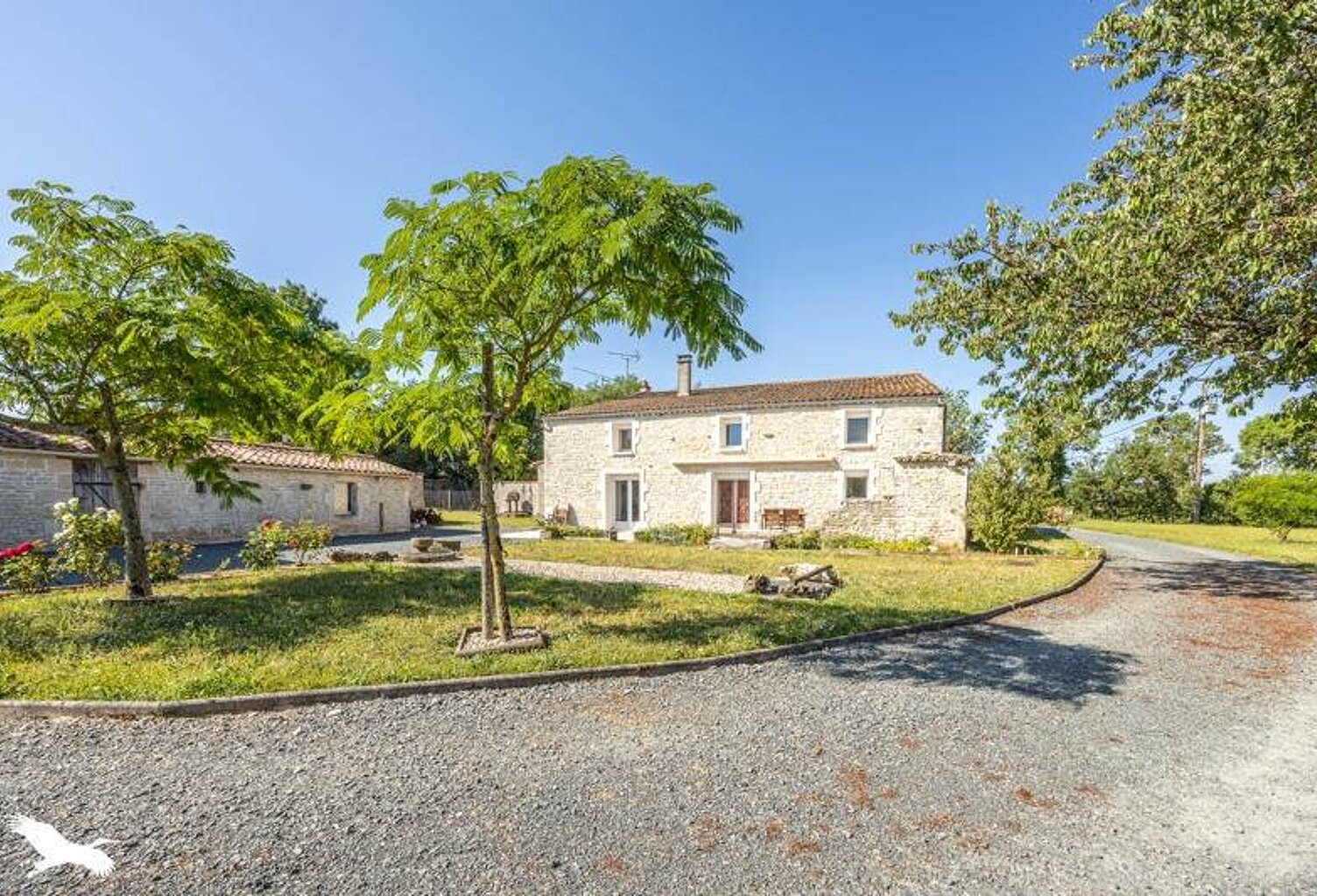 Maison en pierre de 7 pièces principales — photo 1