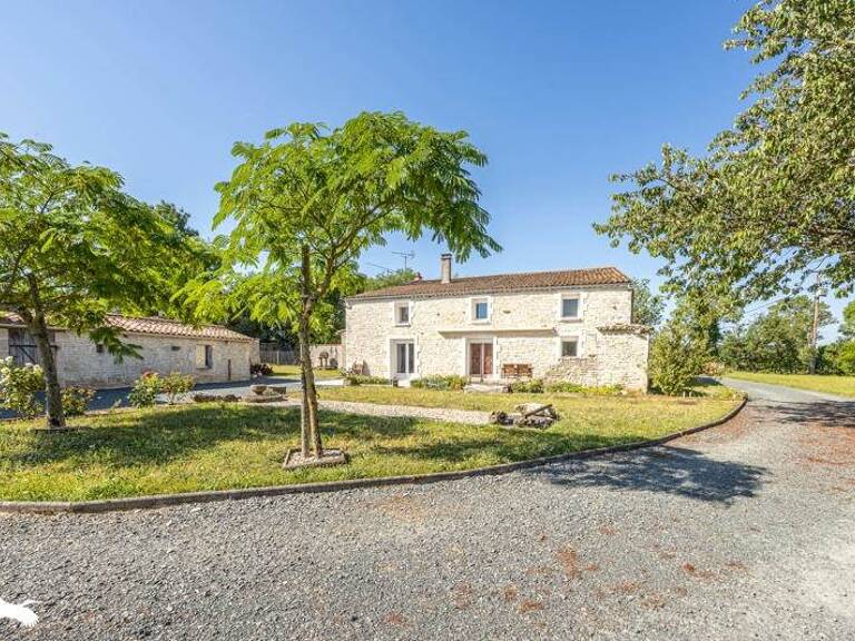 Maison en pierre de 7 pièces principales — photo 1