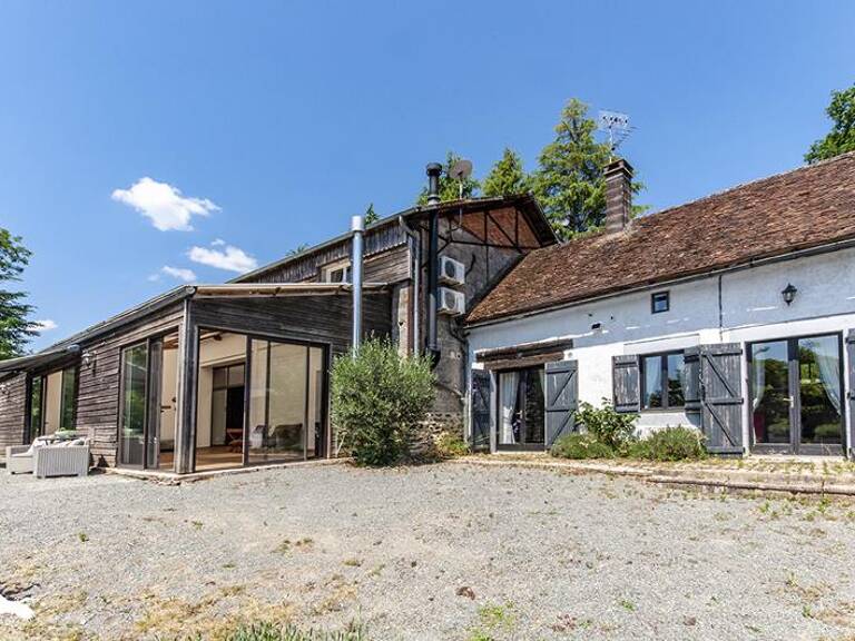 Maison en pierre de 8 pièces principales — photo 1