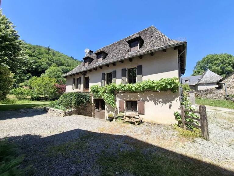 Maison en pierre de 9 pièces principales — photo 1