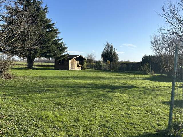 Vente Terrain à bâtir 600 m&sup2; — photo du bien