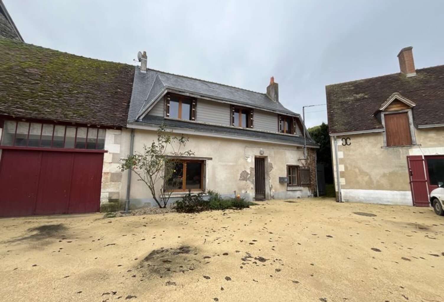 Maison en pierre de 3 pièces principales — photo 1