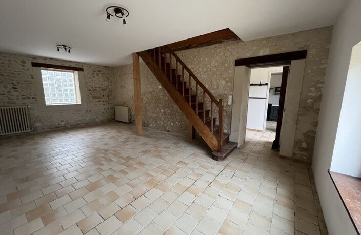 Maison en pierre de 3 pièces principales — photo 2