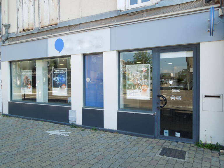 LOCAL 200 m² A LOUER SUR AXE PASSAGER — photo 1