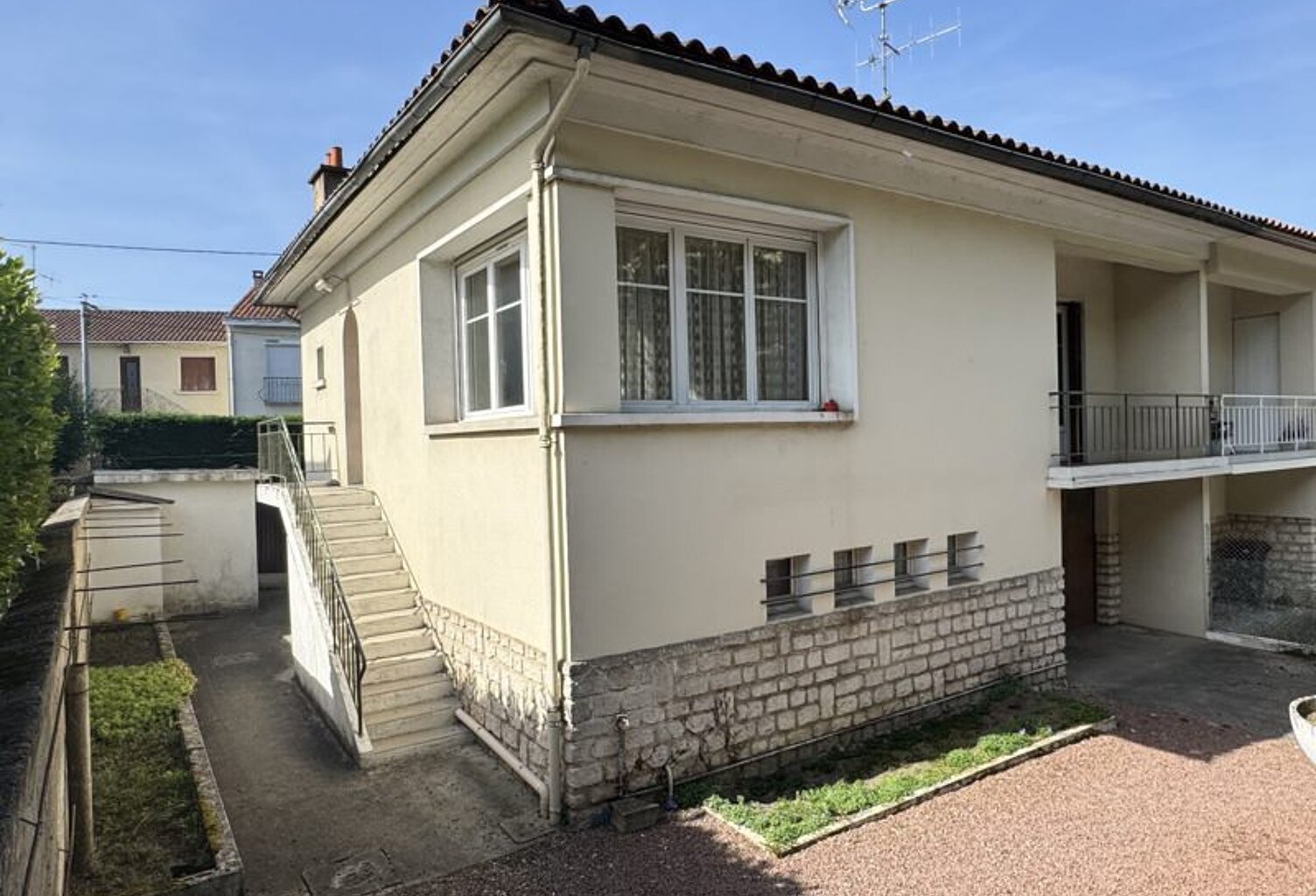 Vente maison 5 pièces 104 m² Soyaux (16800) — photo 1