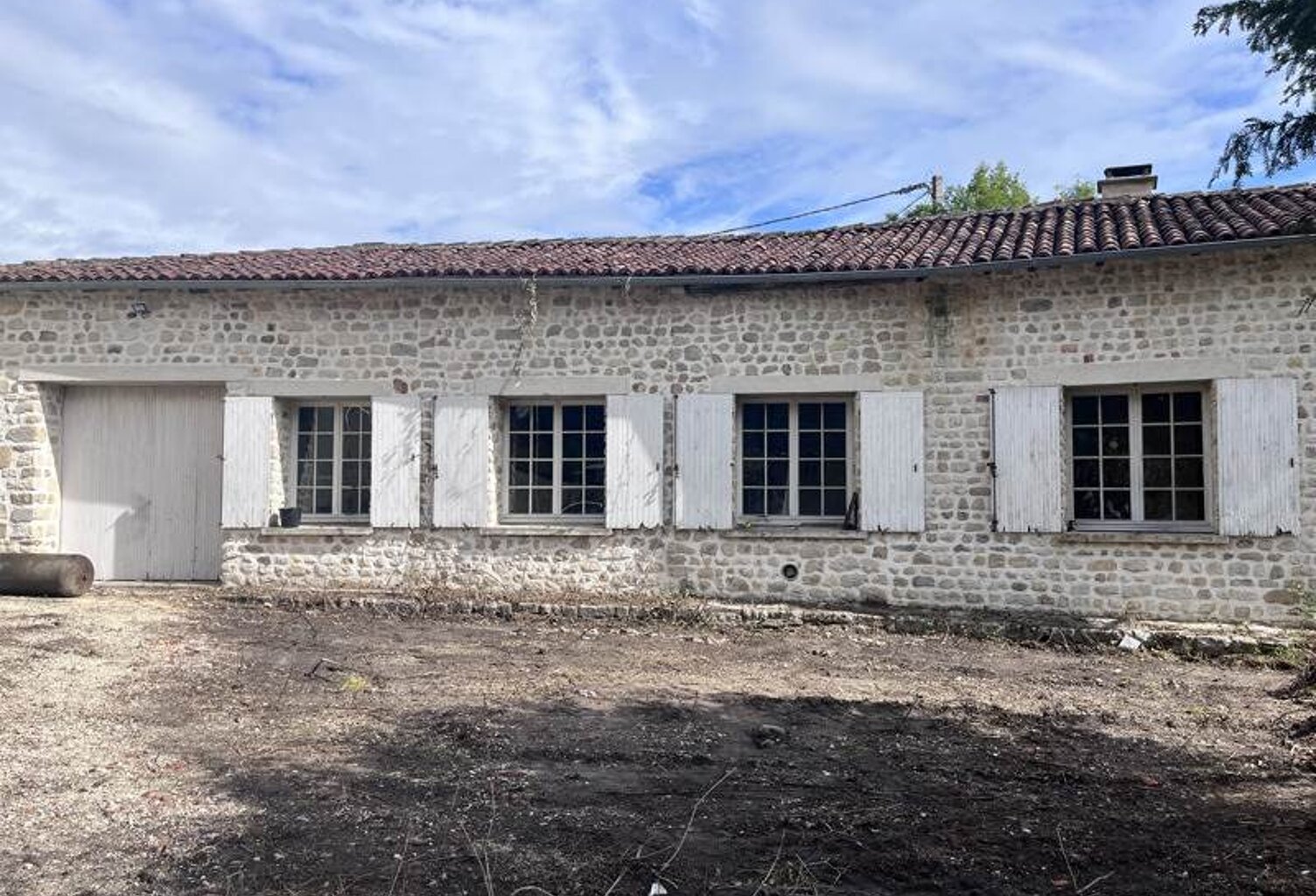 Maison en pierre de 4 pièces principales — photo 1