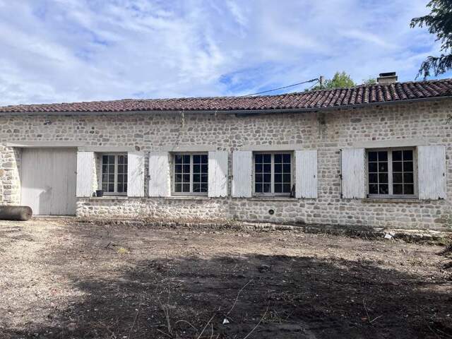 Maison en pierre de 4 pièces principales — photo du bien