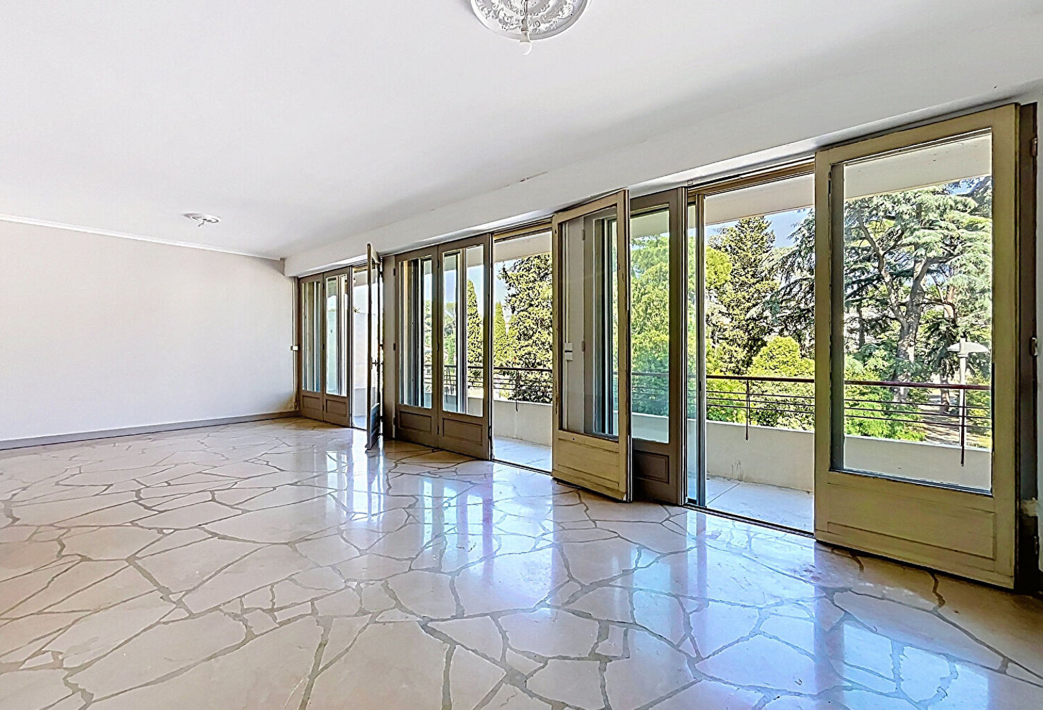 T5 TRAVERSANT DE 106 m² - TERRASSE - EMPLACEMENT D'EXCEPTION — photo 1