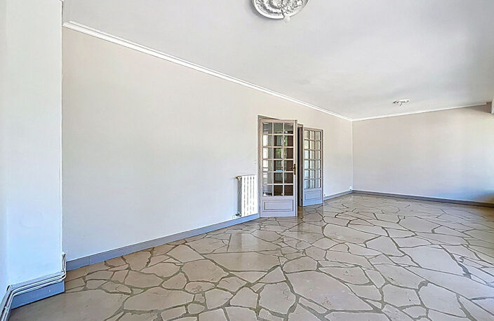 T5 TRAVERSANT DE 106 m² - TERRASSE - EMPLACEMENT D'EXCEPTION — photo 4