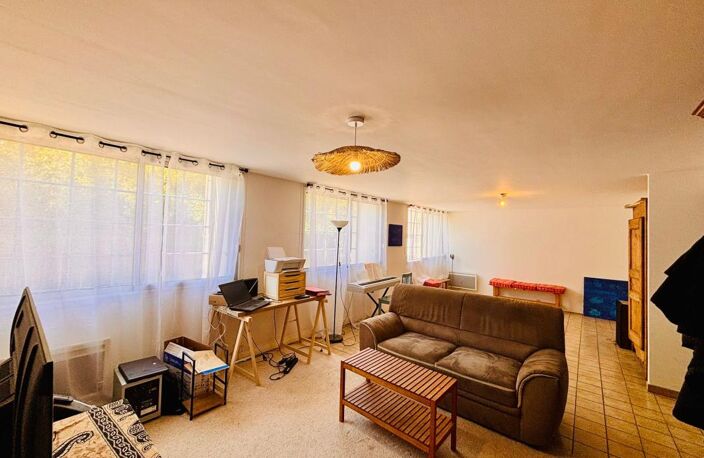 Grand appartement en duplex de 120 m² à Joyeuse — rez-de-chaussée, 3 chambres et DPE C — photo 2