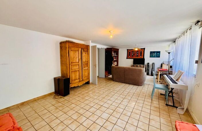Grand appartement en duplex de 120 m² à Joyeuse — rez-de-chaussée, 3 chambres et DPE C — photo 3