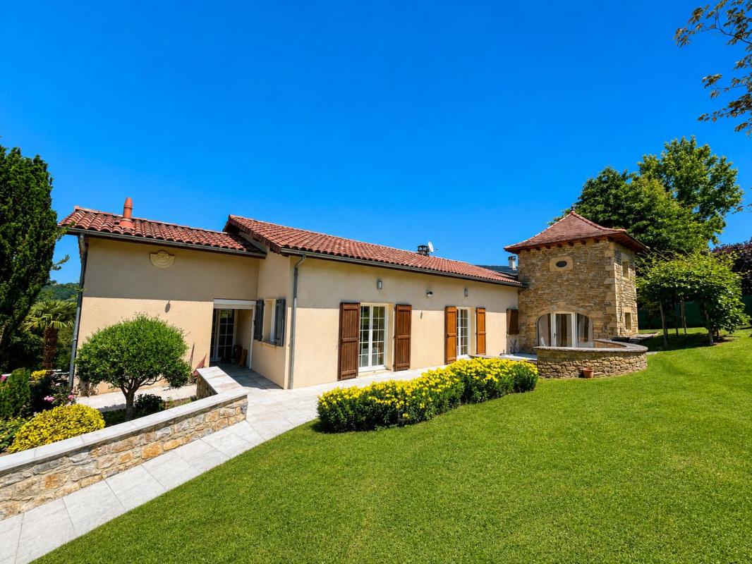 Propri&eacute;t&eacute;  T6 à vendre Aubin 12110