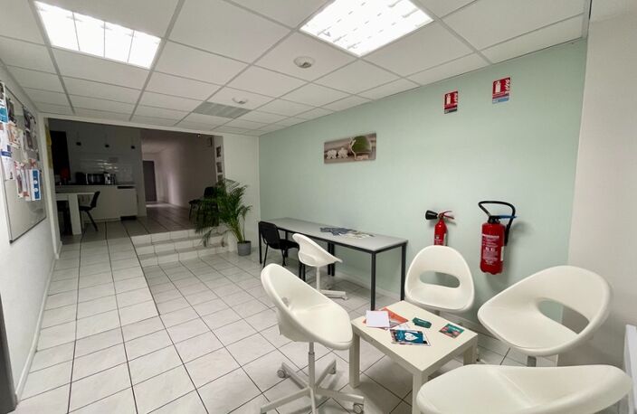 LOCAL BUREAU D'ACTIVITÉ 185 M2 LUNEL CENTRE — photo 4