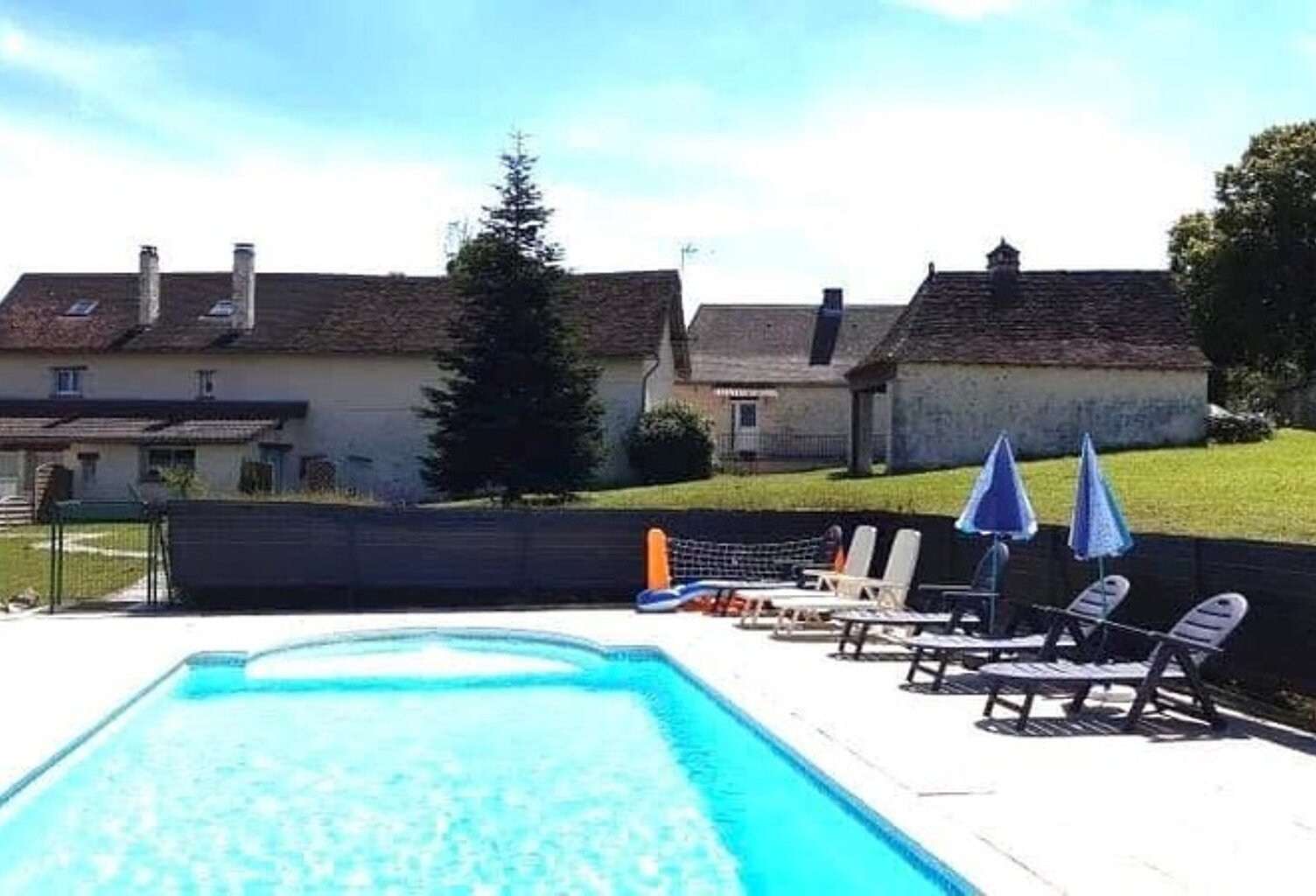 Propriete/Gites 6 hectares, Proche de THENON (24) — photo 1