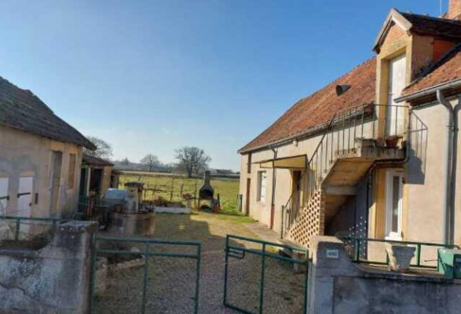 CHARMANTE FERMETTE POUR AMATEUR DE RÉNOVATION — photo 1