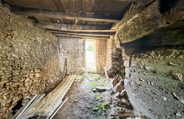 🏡 Authentique ancien chais en pierre à rénover – Charme et potentiel au cœur d’un hameau paisible — photo 3