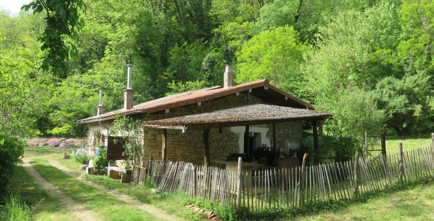 Dpt Ain (01), à vendre TORCIEU grangeon en pierres P2 d'environ 40 m² et terrain de 4362 m² — photo 1