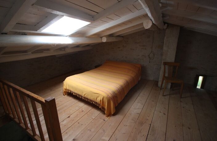 Dpt Ain (01), à vendre TORCIEU grangeon en pierres P2 d'environ 40 m² et terrain de 4362 m² — photo 3