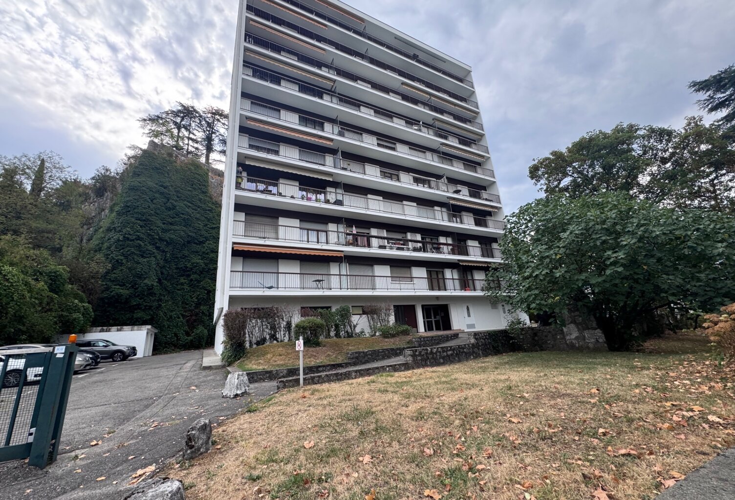Appartement à vendre 2 pièces  (73) - T2 de 47 M2 loué - Vue dégagée et balcon — photo 1